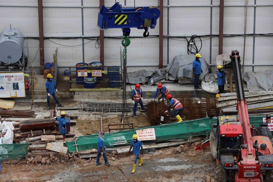 某建筑工地的移住劳工，新加坡，2021年5月29日。