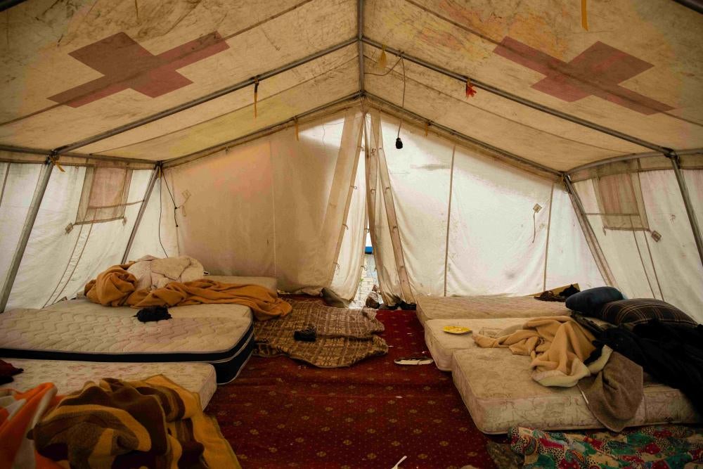 La branche de Caritas de l'archidiocèse de Rijeka, le Service jésuite des réfugiés et la Croix-Rouge offrent aux demandeurs d'asile et aux migrants qui passent par la gare de Rijeka, en Croatie, un endroit pour se doucher, se reposer et manger avant de poursuivre leur voyage.