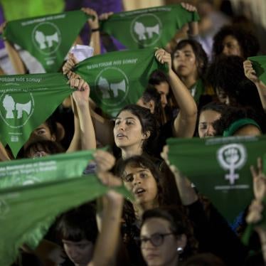Pro-choice demonstrators at a protest in Rio de Janeiro, Brazil, on August 8, 2018. © 2018 AP Photo/Silvia Izquierdo