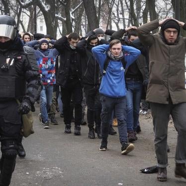 Police detain protesters at a rally against the jailing of opposition leader Alexei Navalny in St. Petersburg, January 31, 2021.