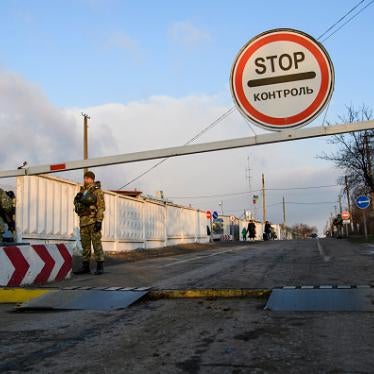 Прикордонники на КПВВ «Гнутове» неподалік від Маріуполя. Україна. 